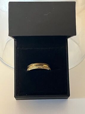 Men's Hammered Gold Wedding Band - Classic Comfort Fit